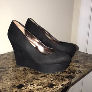 MADDEN GIRL BLACK SUEDE WEDGES